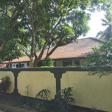 Water Front Home Stay And Resort Holambra Exterior foto