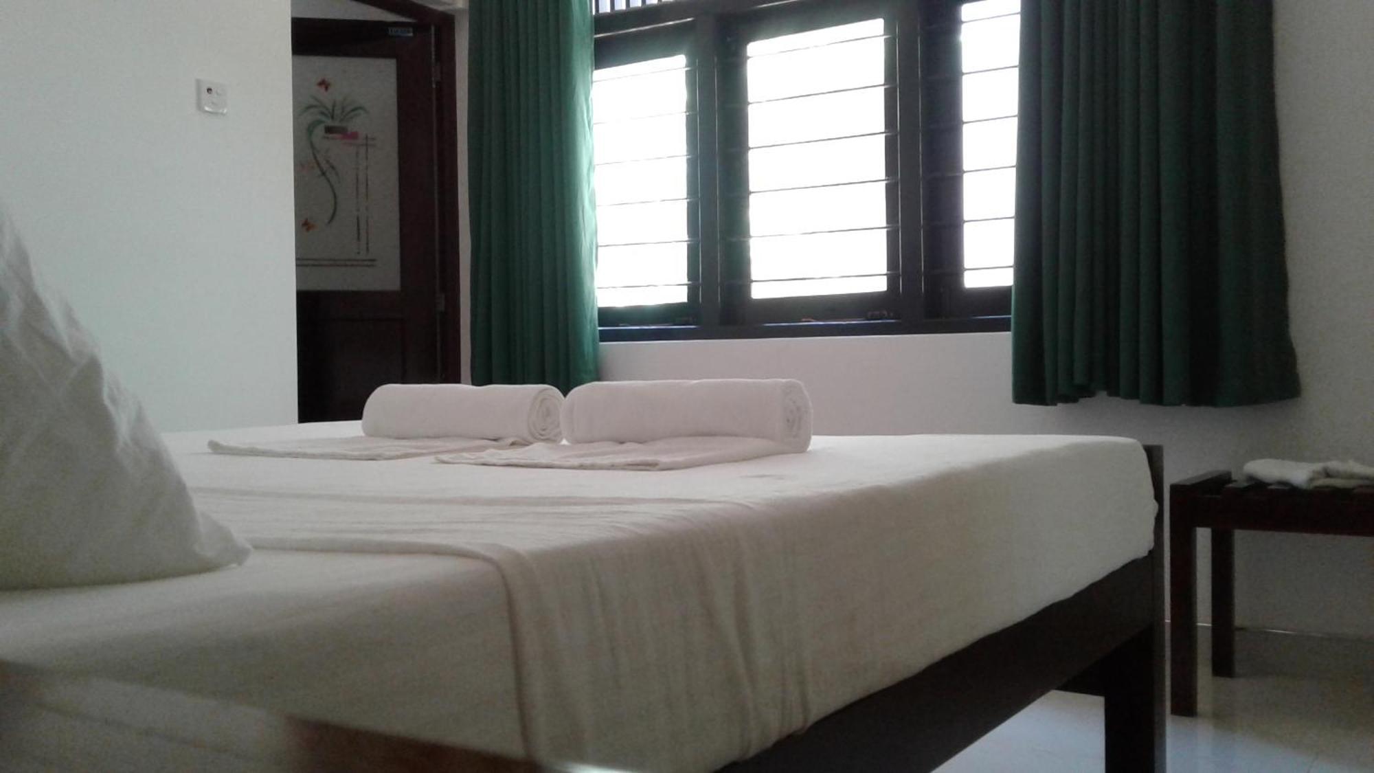 Water Front Home Stay And Resort Holambra Exterior foto