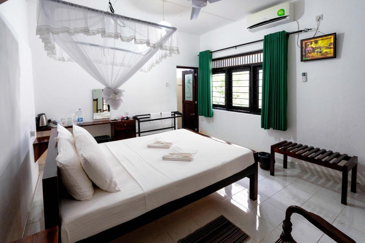 Water Front Home Stay And Resort Holambra Exterior foto